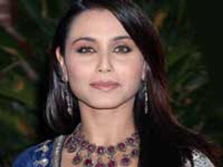 Crowd spoils Rani Mukherjee's secret day out