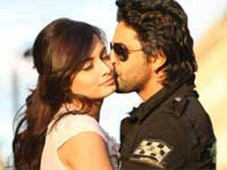 Hum Tum Aur Ghost is a shallow movie