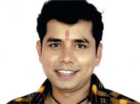 Raja bhaiyya tears his pant