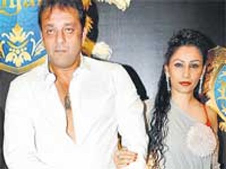 Sanjay, Manyata pick up Egyptian gold lockets