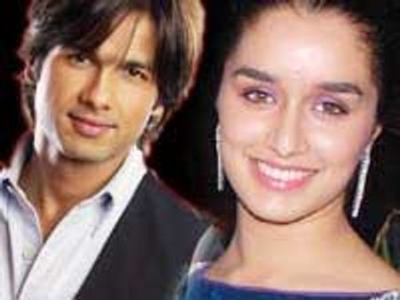 Shahid Kapoor too close to Shraddha?
