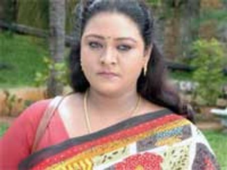 Shakeela does a comedy track in Maguva
