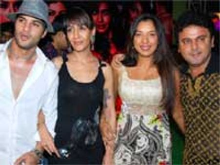 Kundra goes gaga over Vittal-Harshal