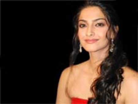 Sonam Kapoor to make debut in Kollywood?