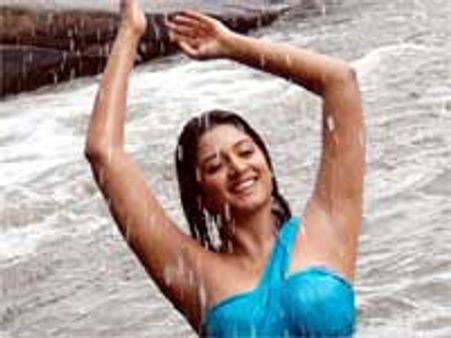 Vimala to go nude in Amrapali?