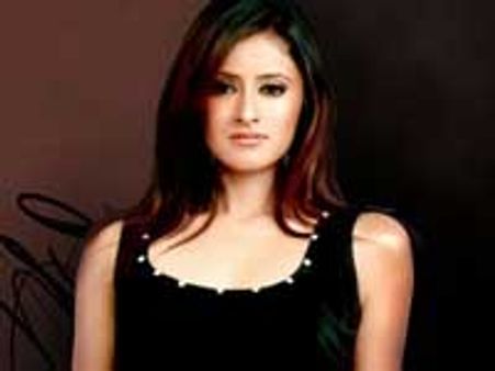 Mihika to essay a bahu with fully clothed