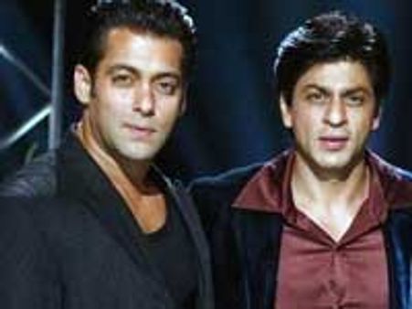 Salman Khan welcomes Shahrukh to his show