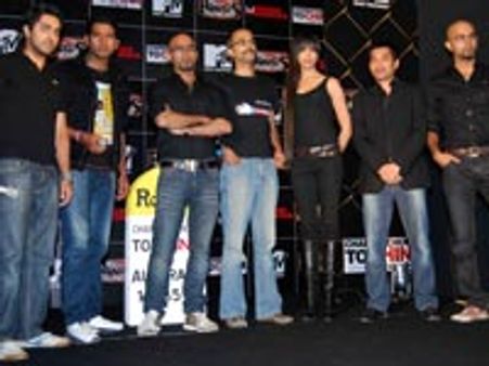 Ayushmann stumbles in front of Deepika Padukone!