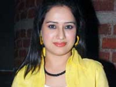 Pooja to undergo laser eye surgery