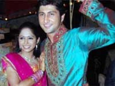 Odhani's Yashashri seeing co-actor Harpreet!