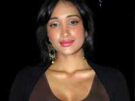 It was quite difficult for me to wear a bikini: Jiah Khan