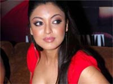 I am not undermining Neetu's role: Tanushree Dutta