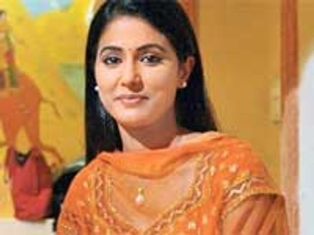 Hina gets discharged, resumes shoot