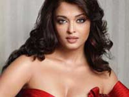 Aishwarya gets wet in rain