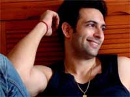 Nandish Sandhu bags Newsmakers Achievers’ Award