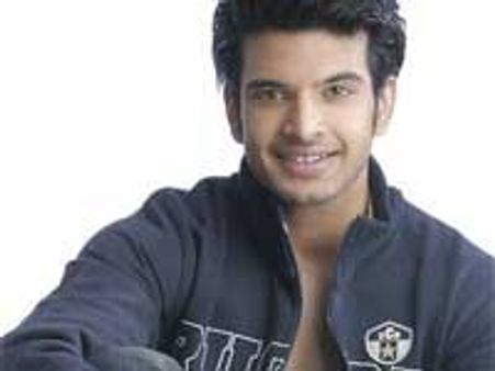 Karan Kundra’s thumb fractured