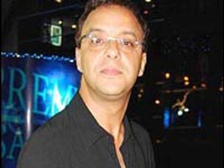 Vidhu Vinod Chopra sues The 4th Idiot maker