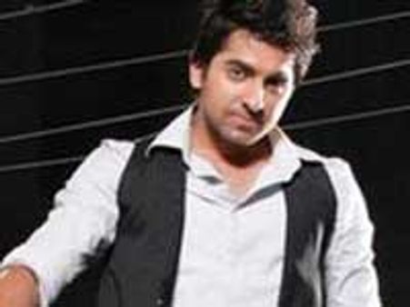 My father’s name isn’t Rishi Kapoor: Ayushmann