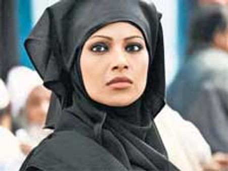 Bipasha Basu wears burkha for the first time