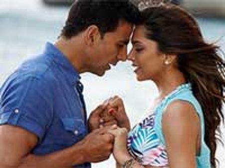 Thenappan files complaint against Housefull producer