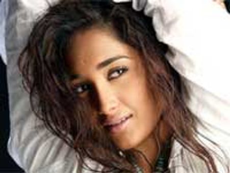 Jiah hunting for dream home away from home