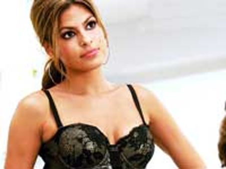 Eva Mendes is a girls' girl