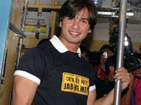 Shahid's Mausan troubled by ash