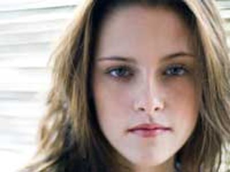 Kristen Stewart swears at paparazzi