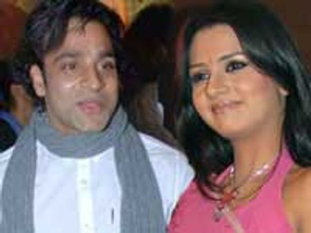 Abhishek Awasthi pairs with Daljit Kaur