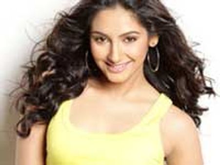 Ragini Dwivedi to debut in Malayalam