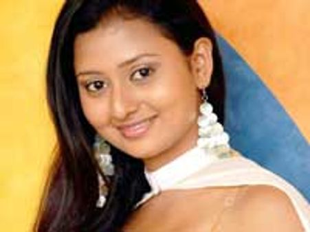Amoolya, Ratnaja caught in lip lock scandal