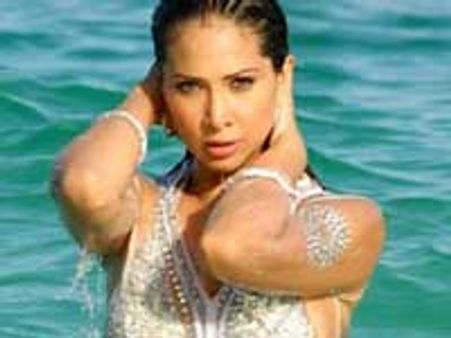 Kim Sharma spotted with Apoorva Lakhia