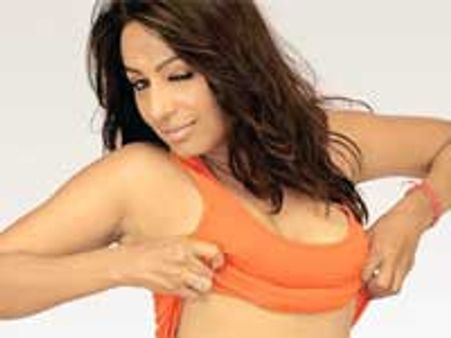 Kashmira Shah punished by desi girls