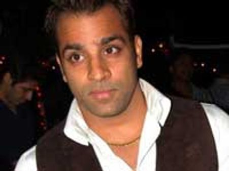 Abhishek shocks everyone at Star Parivaar Award party