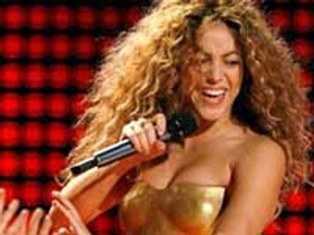 Waka Waka girl Shakira to rock Bollywood