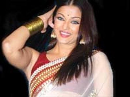 Aishwarya spotted with baby bump?