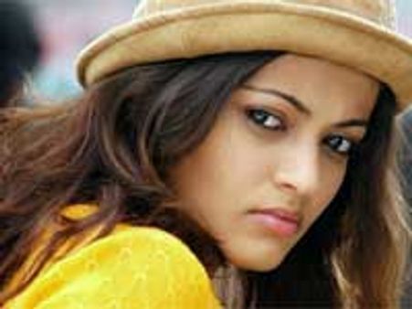 Sneha Ullal busy with household chores