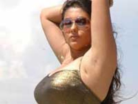 Glamorous Namitha flying back to Hyderabad