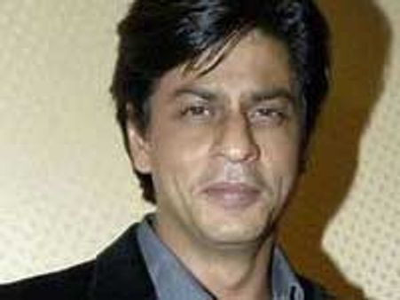 Shahrukh shakes like Shakira