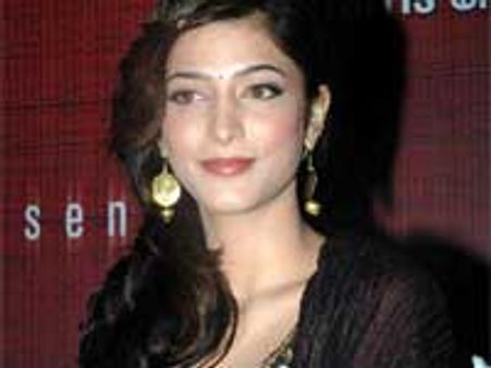 Shruti, Emraan together in Dil to Bachcha hai Ji