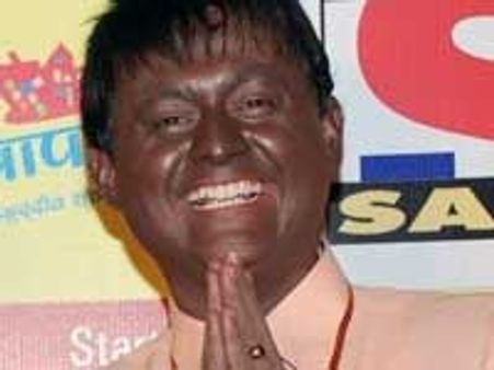 Swapnil needs 2 ½ hours for his make-up