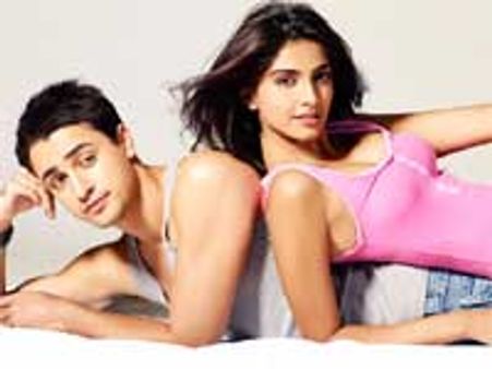 Imran-Sonam take I Hate Luv Storys to college