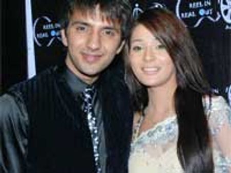 CM invites Ali, Sara, Maski for a wedding