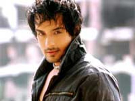 Hair trimming turns painful for Angad!