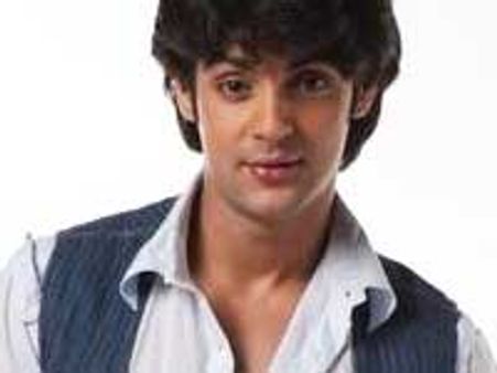 Karan Wahi completes six years of success!