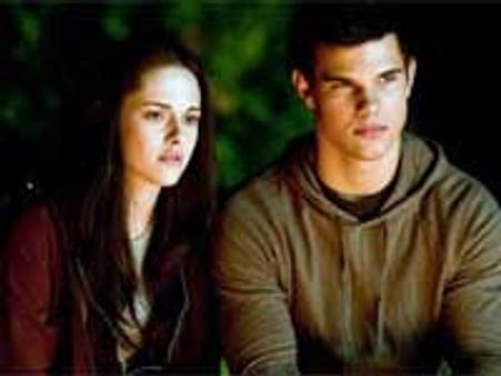 Kissing Kristen Stewart was easy: Taylor Lautner