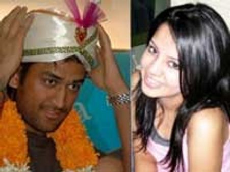 Link-ups forced Dhoni to advance his wedding