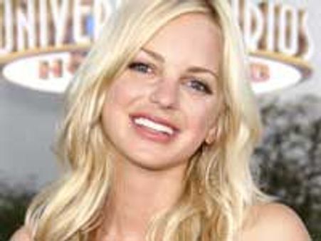 Anna Faris not naked in What's Your Number?
