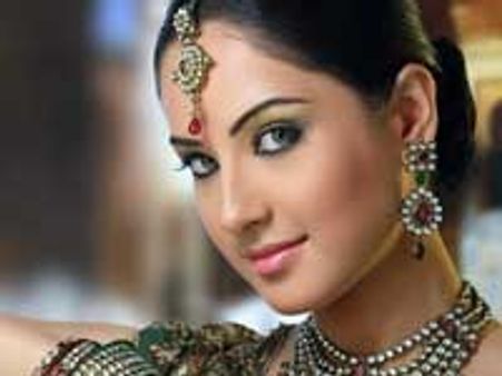 Pooja Bose throws tantrums!