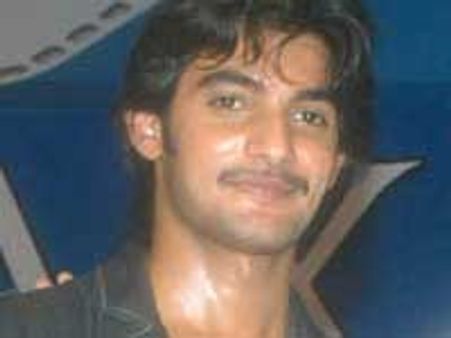 Saikumar's son Aadhi debuting in films